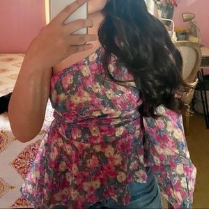 How detail one shoulder floral top
